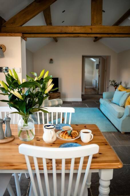 The Stables, Converted Barn Outside York Buitenkant foto