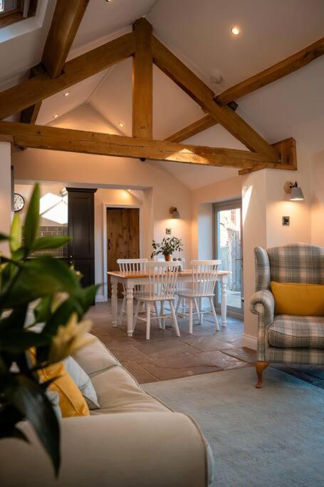 The Stables, Converted Barn Outside York Buitenkant foto